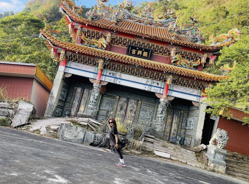 Ngôi chùa nghiêng có tên là Taihe Zhenxing ở Đài Loan độc đáo đến nỗi nó được mệnh danh là phiên bản 