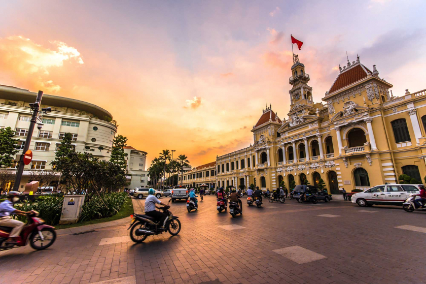 TP.HCM là trung tâm kinh tế lớn nhất và là thành phố lớn nhất của Việt Nam, các quận của TP.HCM có rất nhiều điểm tham quan cùng ẩm thực đặc sắc