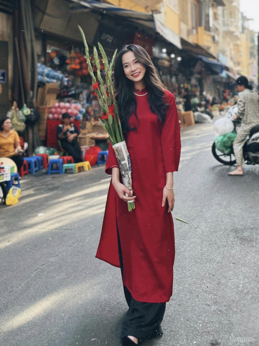Theo Thúy Hiền, chụp ở chợ Đồng Xuân khá đông nên việc tự tin diễn trước ống kính rất quan trọng