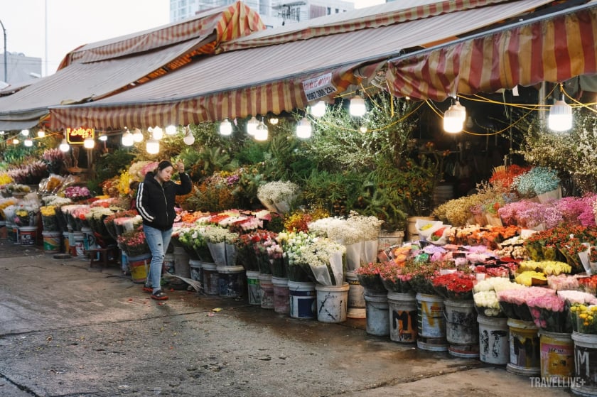 Chợ hoa Quảng An được biết đến là chợ đầu mối cung cấp hoa tươi lớn nhất Hà Nội. Chợ nằm dọc trên đường đê Âu Cơ (quận Tây Hồ, Hà Nội)