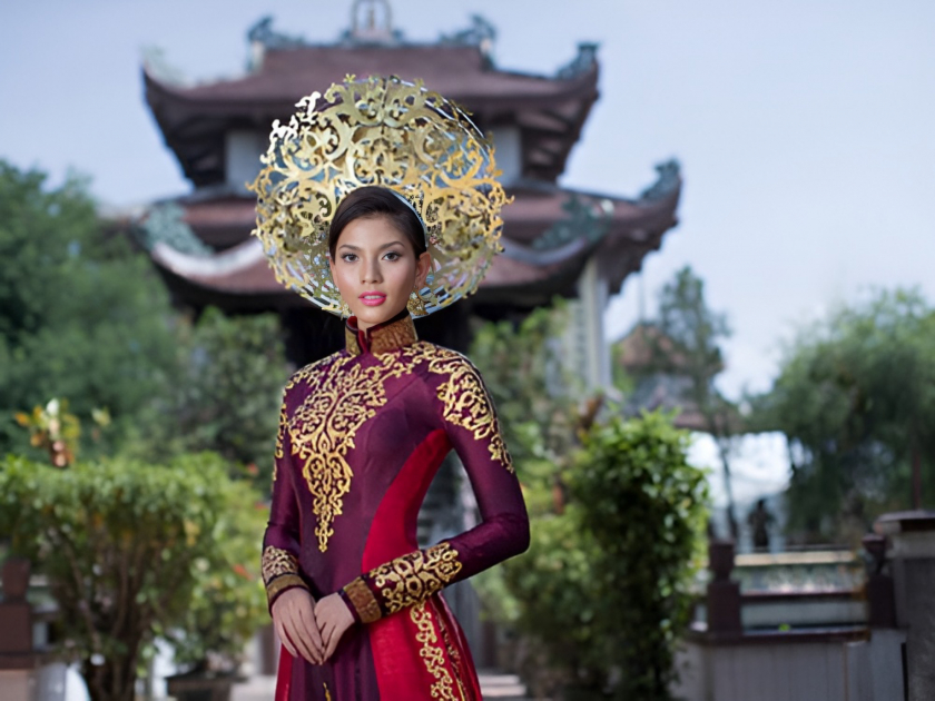 Chiếc mấn đội đầu thiết kế cho Trương Thị May đại diện Việt Nam đi thi Hoa Hậu Hoàn Vũ Thế giới 2013