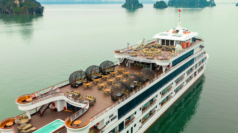 Ambassador II là du thuyền trong ngày mới nhất và lớn nhất Việt Nam với sức chứa lên tới 500 khách