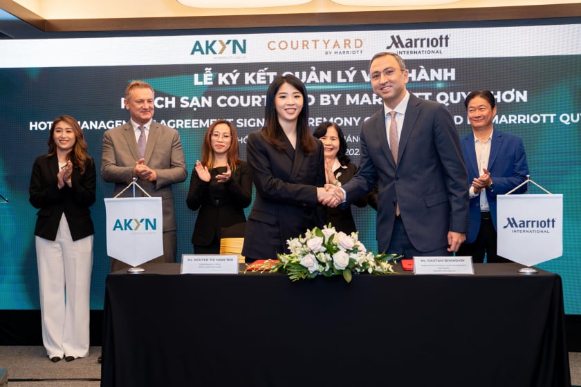 Lễ ký kết hợp tác giữa AKYN Hospitality Group và Marriott International.