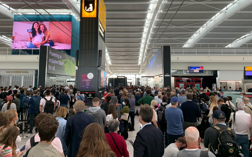 Sân bay Heathrow luôn quá tải vì thiếu nhân lực.
