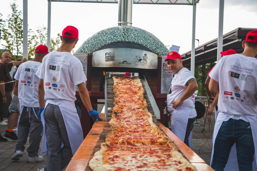Lễ hội pizza được tổ chức ở Naples, Ý.
