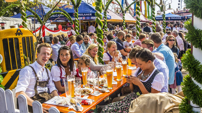 Lễ hội Oktorberfest ở Đức.