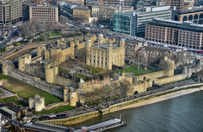 Từng là một pháo đài kiên cố, tháp London trở thành địa điểm du lịch nổi tiếng.