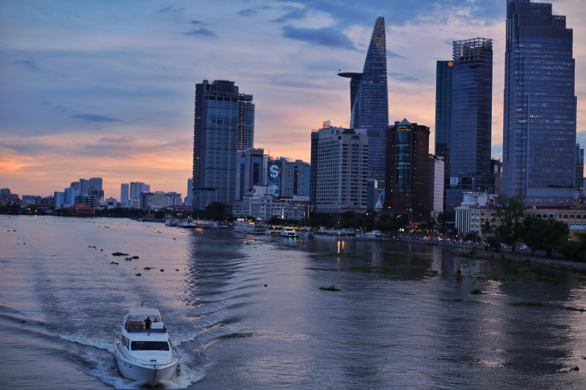 Khung cảnh sông Sài Gòn chụp từ cầu Thủ Thiêm 2.