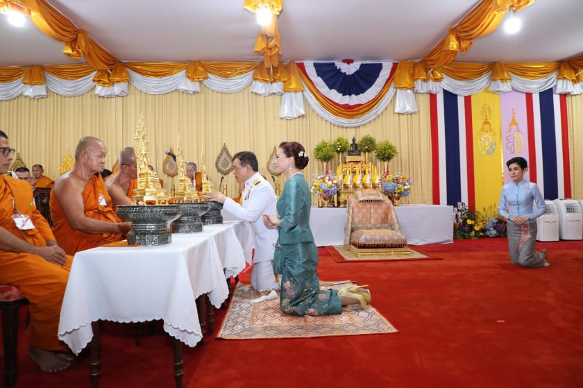 Hoàng gia Thái Lan đến dự lễ ra mắt trường Phật học.