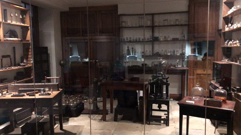 Bảo tàng trưng bày hiện vật của Faraday.