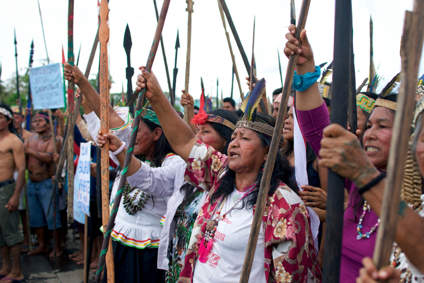 Người Peru bản địa biểu tình chống ô nhiễm môi trường.