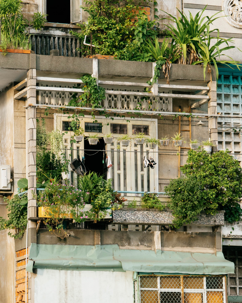 Ban công Sài Gòn có kiến trúc tương đồng với nhiều nước châu Á.