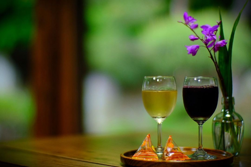 Sản phẩm rượu vang do nhà chùa tự sản xuất.