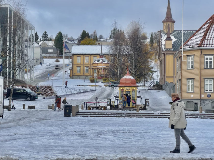 Dạo chơi ở Tromso đầy tuyết trước chuyến đi.