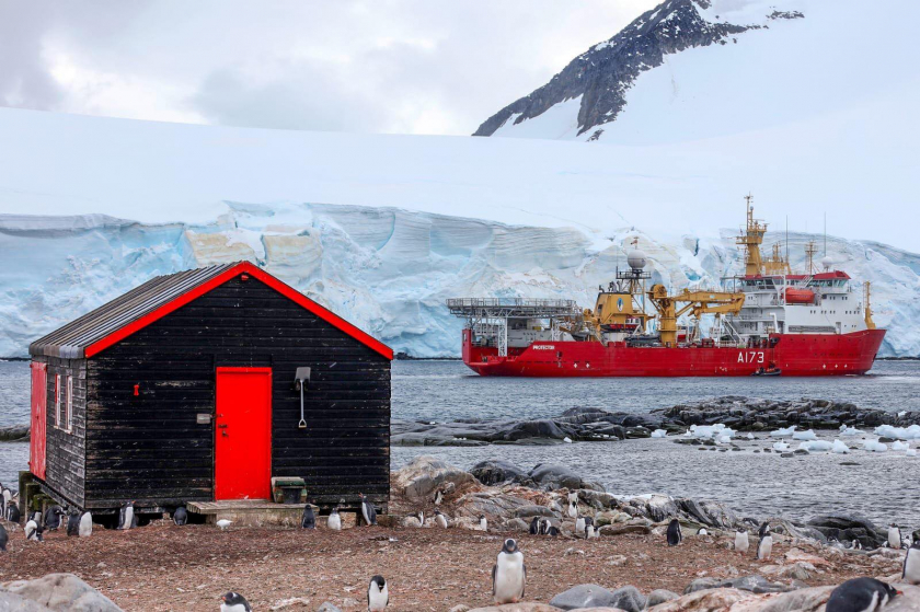 Bưu điện nhỏ nằm giữa Nam Cực.