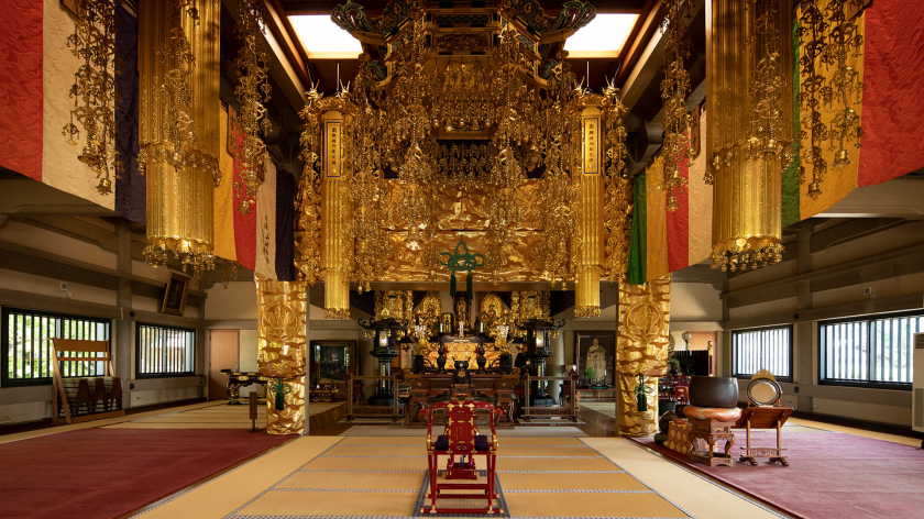 Sảnh thờ bên trong ngôi đền Gotokuji.