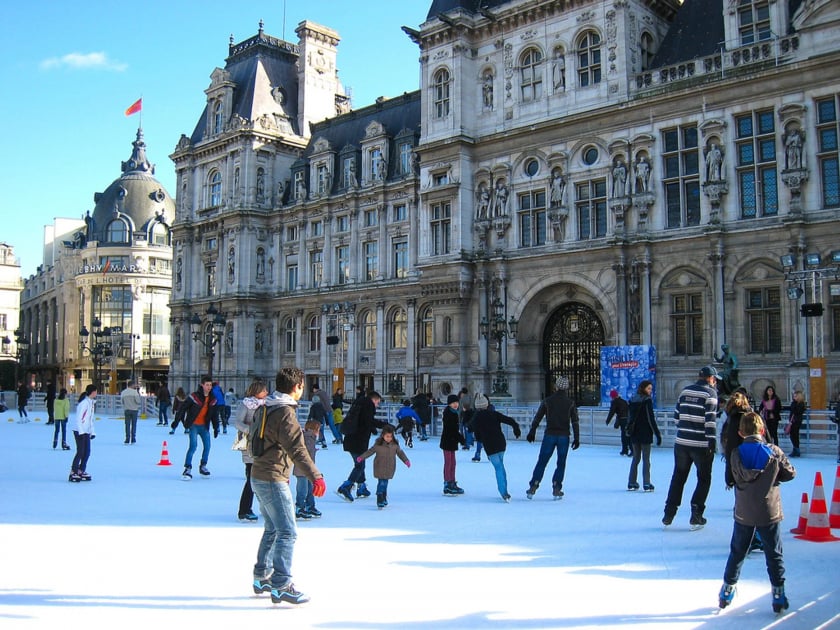 Sân trượt băng trong nội thành Paris.
