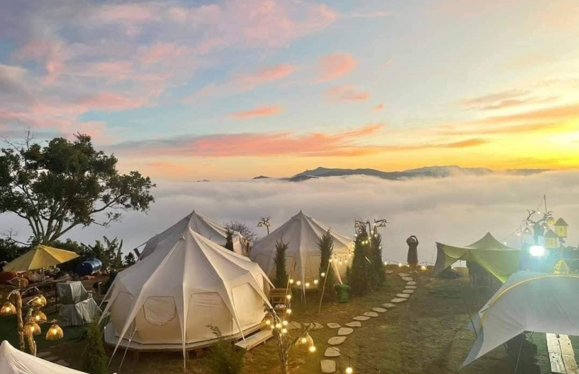 Một nơi săn mây từ trên cao (Ảnh Facebook Cloud View Glamping & Camping)