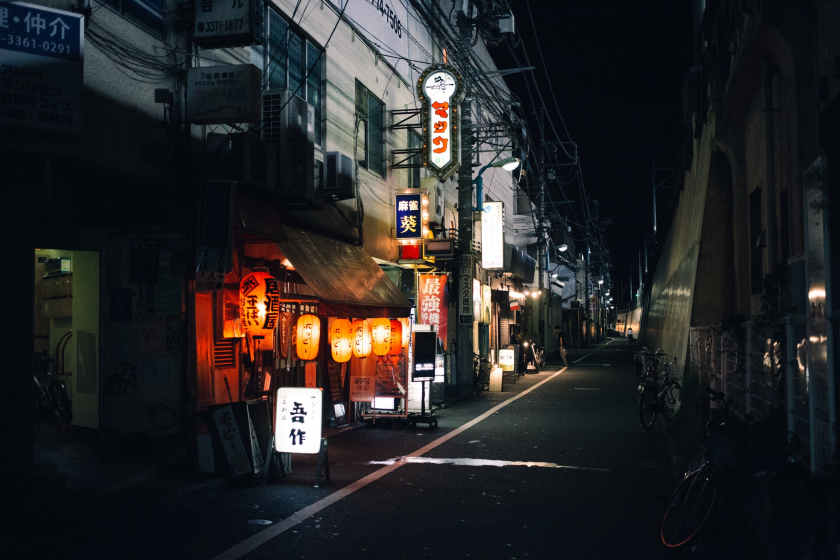 Những quán nhậu bình dân Izakaya thường nằm trong những con ngõ nhỏ tại Nhật Bản.