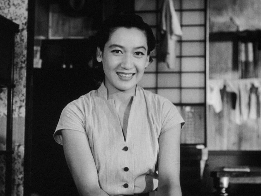 Hình ảnh điềm đạm, nhẹ nhàng của cô con dâu do Setsuko Hara thủ vai. Cô là diễn viên đóng hầu hết các phim của đạo diễn Ozu.