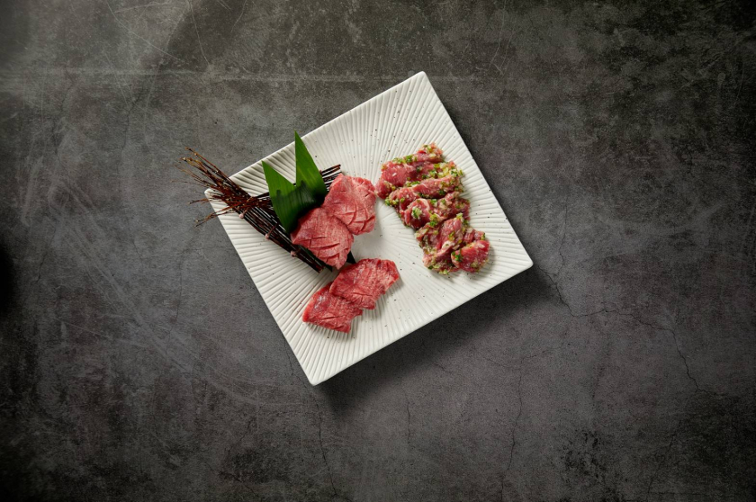 Món thịt bò cao cấp cũng được chế biến thành sushi. (Ảnh Ushino Kura)