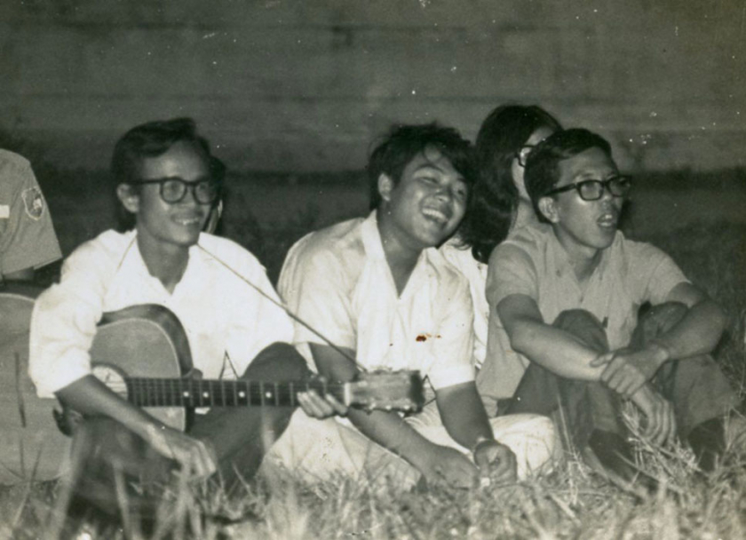 Nhạc sĩ Trịnh Công Sơn cùng bạn bè