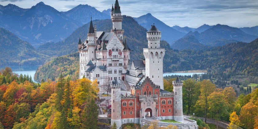 Lâu đài Neuschwanstein là niềm cảm hứng cho bộ phim Công chúa ngủ trong rừng của Disney