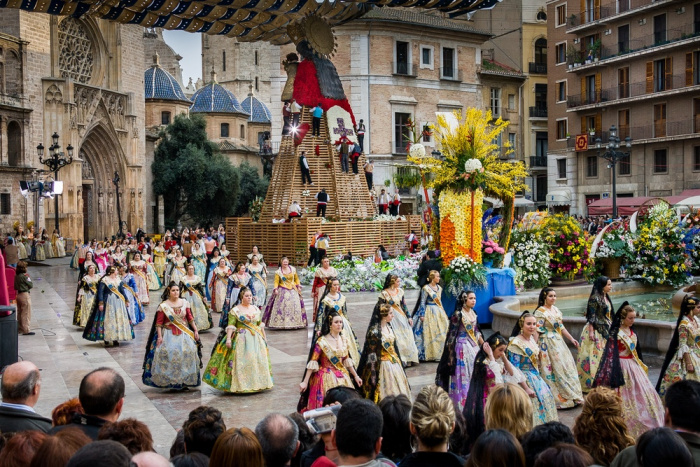 ofrenda-de-Fallas-de-Valencia-e1515498272543