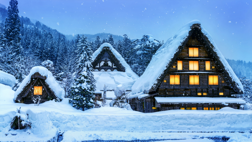 Khung cảnh mùa đông của Shirakawago được ví như chốn thần tiên vì vẻ đẹp huyền ảo dưới tuyết. Ảnh: Internet.
