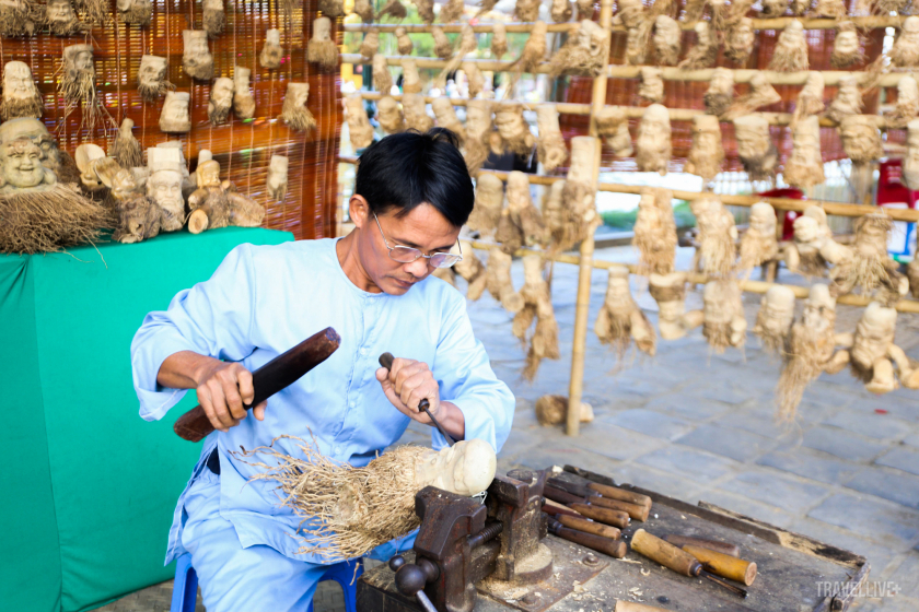 Nghệ nhân Huỳnh Phương Đỏ mong muốn hình thành làng nghề điêu khắc gốc tre tại Hội An. 