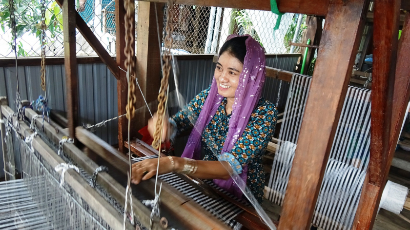 Dệt vải ươm tơ từ lâu đời đã là nghề truyền thống của người Chăm An Giang