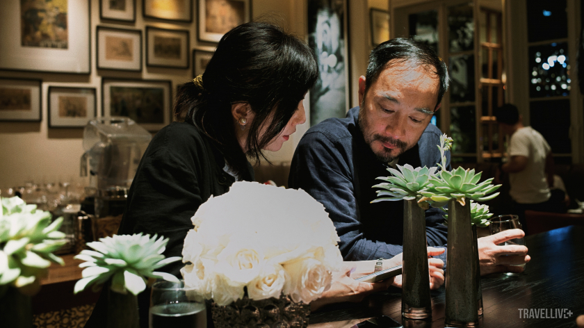Ông Alfie Lin cùng vợ, bà Ivy Chen trong buổi phỏng vấn độc quyền với Travellive.
