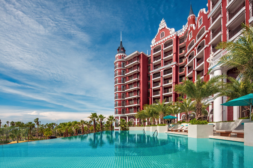 Mövenpick Resort Phan Thiết đặc biệt chú trọng đến hoạt động giải trí gia đình với không gian hồ bơi an toàn cho các du khách ở mọi độ tuổi