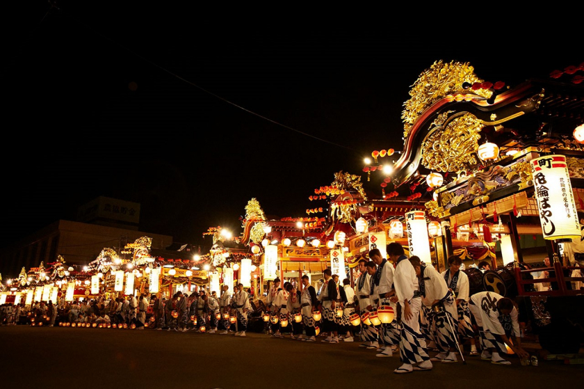 Lễ hội đèn lồng truyền thống Obon diễn ra vào tháng 7 được xem như là Đại lễ Vu Lan báo hiếu