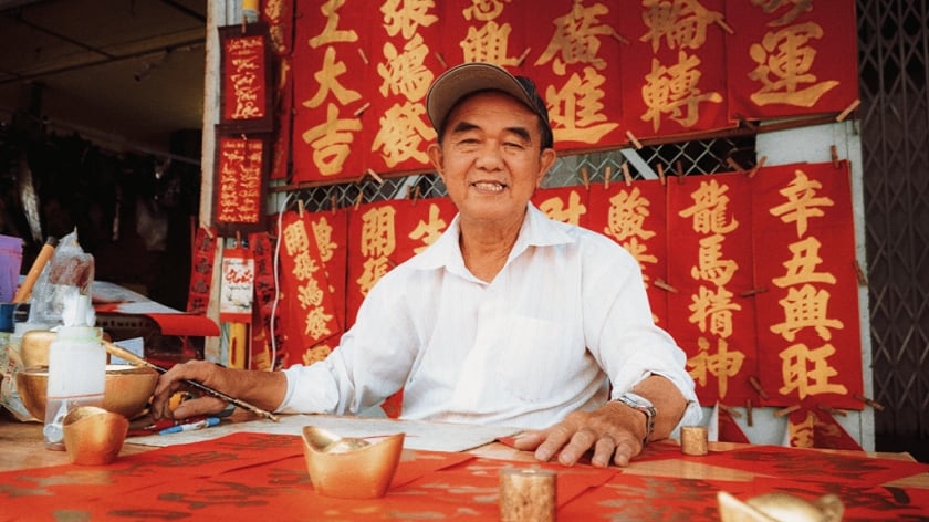 Hơn nửa thế kỷ, quán chữ của ông Cầu trở thành địa chỉ quen thuộc của người Sài Gòn mỗi dịp Tết đến.