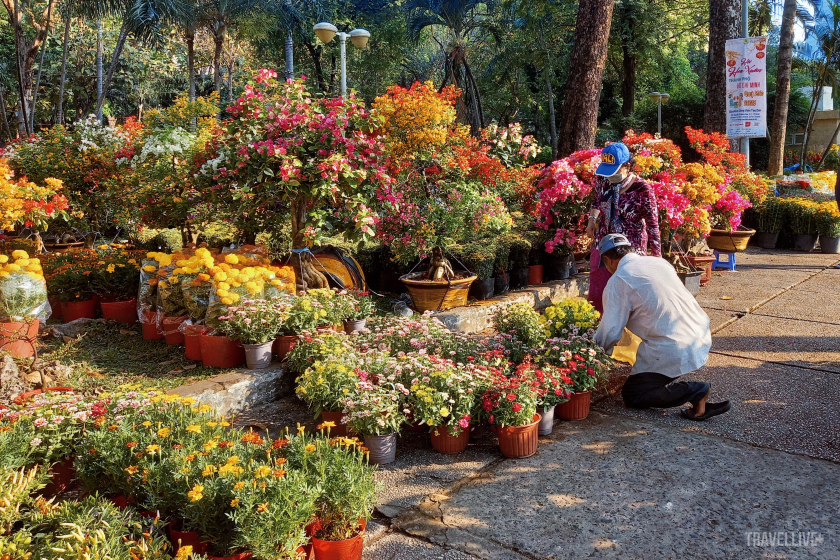 Chợ hoa là một nét đẹp truyền thống hòa quyện với hiện đại trong văn hóa Tết ở Sài Gòn.