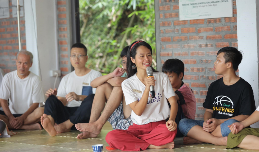Jasmine Nguyễn lựa chọn thực hành thiền giữa đời thường và không tách rời vật chất.