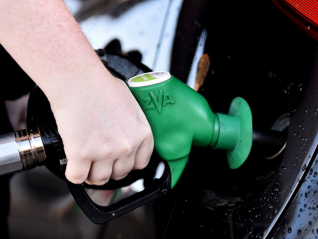 Giá xăng dầu ở Hà Lan, Ðan Mạch và Ðức đang tăng cao.