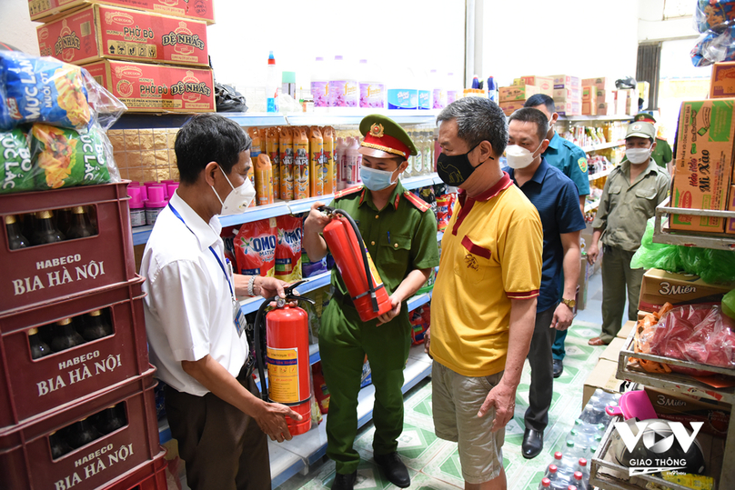 Các hộ sản xuất, kinh doanh kết hợp nhà ở được lực lượng PCCC&CNCH thị xã Sơn Tây quan tâm tuyên truyền, nhắc nhở thường xuyên