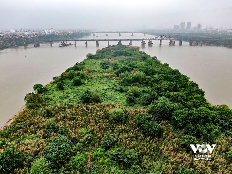 Khu vực bãi giữa, bãi bồi ven sông Hồng với diện tích khoảng 23ha nằm trên địa bàn phường Chương Dương và Phúc Tân (Hoàn Kiếm) và một phần nhỏ thuộc địa phận quận Long Biên.