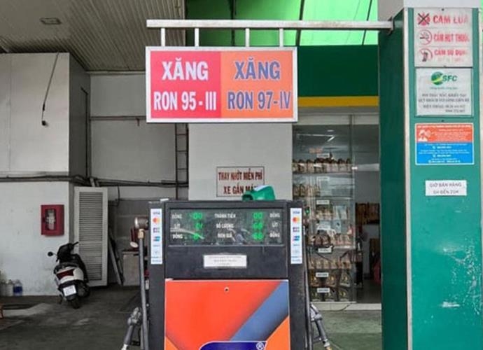 Một cơ sở bán xăng dầu tại TP.HCM có bán loại xăng RON 97 (Ảnh: VTC News)