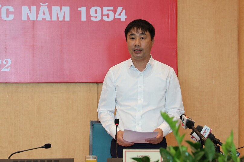 Ông Mạc Đình Minh, Phó Giám đốc Xây dựng Hà Nội thông tin tại buổi họp báo