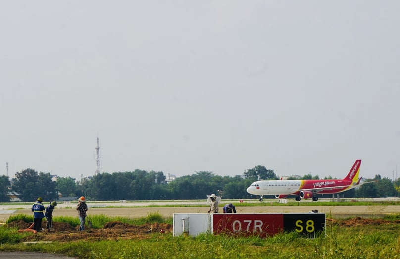 Đường cất hạ cánh 25R/07L sân bay Tân Sơn Nhất (TP.HCM) sẽ đưa vào khai thác trở lại vào 14h00 chiều ngày 25/4.