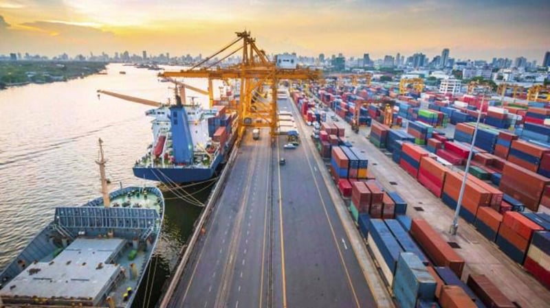 Hiện toàn quốc có 296 bến cảng thuộc các cảng biển Việt Nam.