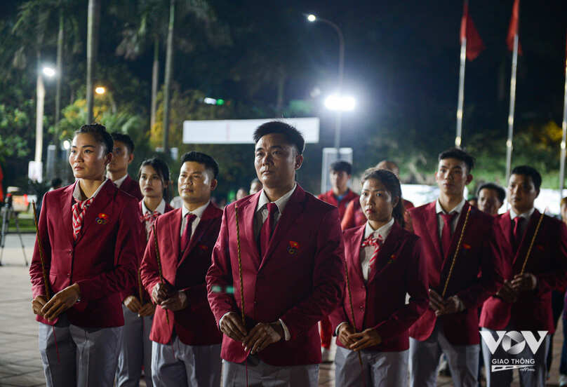 Các vận động viên xuất sắc của thể thao Việt Nam thành kính dâng hương. Tham dự SEA Games 31, đoàn Thể thao Việt Nam phấn đấu đạt từ 140 Huy chương Vàng trở lên, đứng Top đầu các quốc gia tham dự, đồng thời bảo vệ thành công vị trí cao nhất của 2 đội tuyển bóng đá nam và bóng đá nữ.