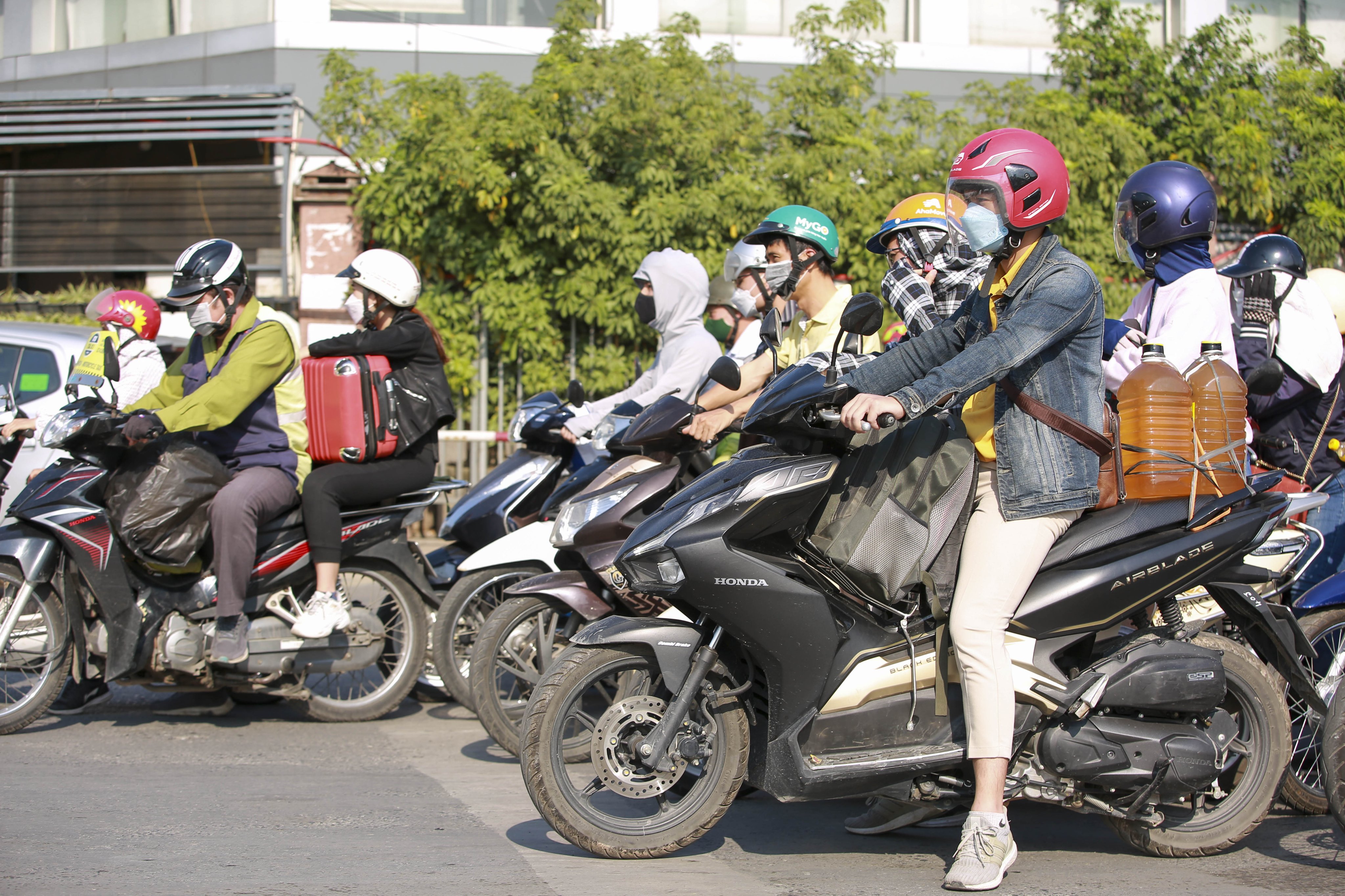 Theo Cục Cảnh sát giao thông (Bộ Công an), trong buổi chiều 3/5, tình hình trên các tuyến đường cao tốc hướng vào thành phố Hà Nội giao thông thuận lợi.