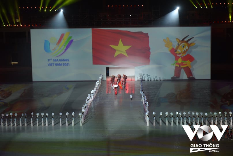 Màn diễu hành của 11 đoàn thể thao khu vực tham dự SEA Games 31. Đoàn Thể thao Việt Nam diễu hành cuối cùng với tư cách chủ nhà.