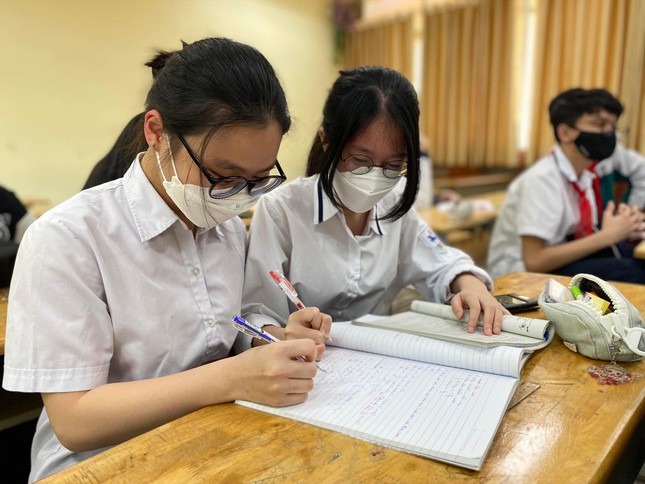 Học sinh lớp 9 tại Hà Nội đang ở giai đoạn học căng thẳng chuẩn bị cho kỳ thi vào lớp 10 sắp tới. Ảnh: Tiền Phong