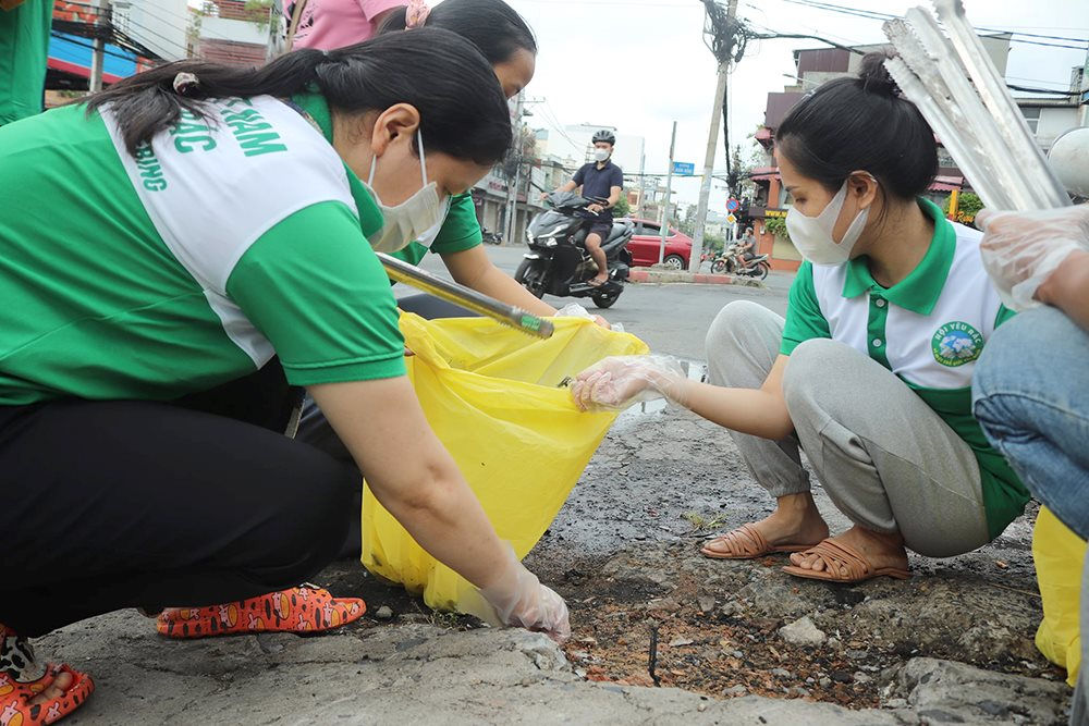 Một hoạt động của Hội yêu rác tại quận Tân Bình, TP.HCM