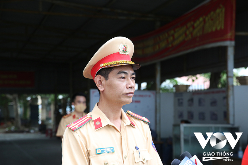 Trung tá Nguyễn Ngọc Hải, đội trưởng Đội CSGT trật tự, Công an huyện Đông Anh cho biết: Việc đăng ký xe ô tô tại Công an huyện sẽ thuận tiện hơn cho người dân vì không phải chờ đợi và thủ tục cũng nhanh gọn hơn trước.